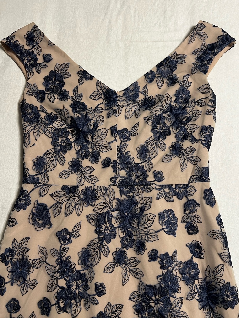 Gal Meets Glam Rosemary Floral Embroidered Midi Dress Size 6 Navy Blush - Picture 3 of 8